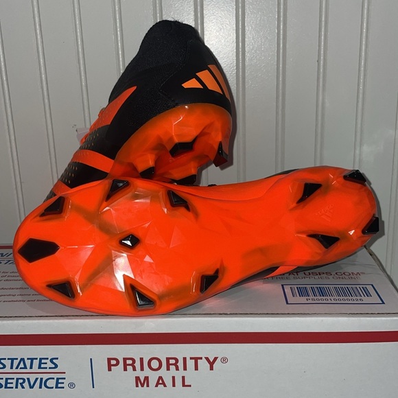 NEW!! ADIDAS PREDATOR ACCURACY.2 FIRM GROUND SOCCER CLEATS - Men’s 7 / Woman’s 8 - Picture 12 of 13